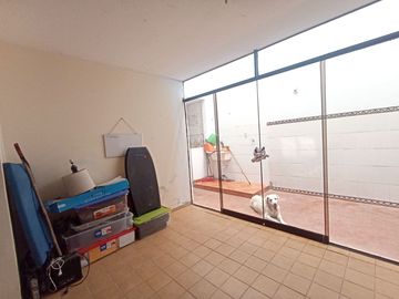 VENTA DE CASA - 2 PISOS MAS AIRES EN SURCO - URB. EL TOTORAL