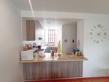 VENTA DE CASA - 2 PISOS MAS AIRES EN SURCO - URB. EL TOTORAL