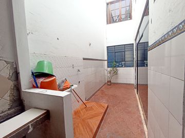 VENTA DE CASA - 2 PISOS MAS AIRES EN SURCO - URB. EL TOTORAL