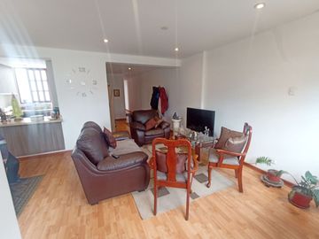 VENTA DE CASA - 2 PISOS MAS AIRES EN SURCO - URB. EL TOTORAL