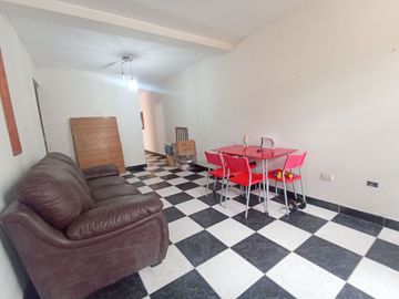 VENTA DE CASA - 2 PISOS MAS AIRES EN SURCO - URB. EL TOTORAL