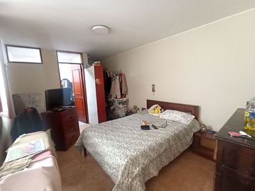 VENTA DE CASA - 2 PISOS MAS AIRES EN SURCO - URB. EL TOTORAL