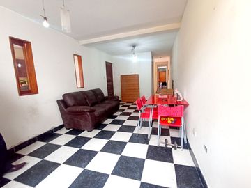 VENTA DE CASA - 2 PISOS MAS AIRES EN SURCO - URB. EL TOTORAL
