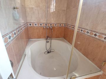DEPARTAMENTO EN VENTA 184m2, 2 PARQUEDEROS SECTOR BATAN ALTO