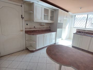 DEPARTAMENTO EN VENTA 184m2, 2 PARQUEDEROS SECTOR BATAN ALTO
