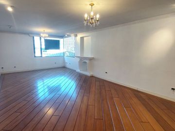 DEPARTAMENTO EN VENTA 184m2, 2 PARQUEDEROS SECTOR BATAN ALTO