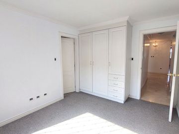 DEPARTAMENTO EN VENTA 184m2, 2 PARQUEDEROS SECTOR BATAN ALTO