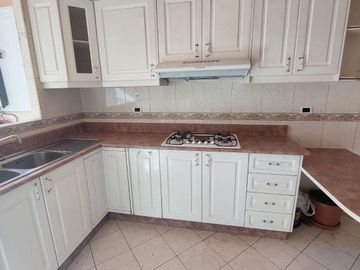 DEPARTAMENTO EN VENTA 184m2, 2 PARQUEDEROS SECTOR BATAN ALTO