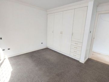 DEPARTAMENTO EN VENTA 184m2, 2 PARQUEDEROS SECTOR BATAN ALTO