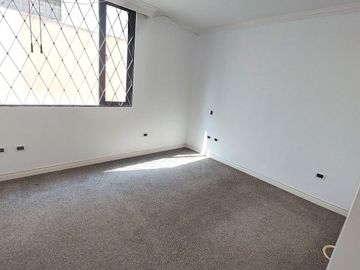 DEPARTAMENTO EN VENTA 184m2, 2 PARQUEDEROS SECTOR BATAN ALTO