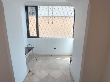 DEPARTAMENTO EN VENTA 184m2, 2 PARQUEDEROS SECTOR BATAN ALTO