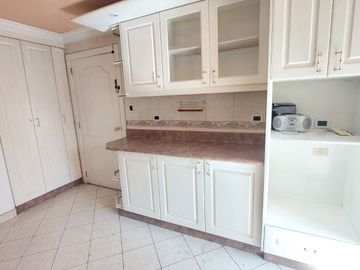 DEPARTAMENTO EN VENTA 184m2, 2 PARQUEDEROS SECTOR BATAN ALTO