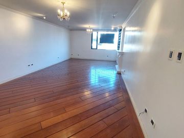 DEPARTAMENTO EN VENTA 184m2, 2 PARQUEDEROS SECTOR BATAN ALTO