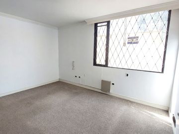 DEPARTAMENTO EN VENTA 184m2, 2 PARQUEDEROS SECTOR BATAN ALTO