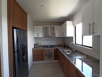 BELLISIMA CASA EN EXCLUSIVA ZONA AL SUR DE PACHUCA!!!!