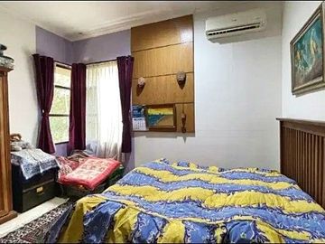 Rumah 2 Lt Depan Taman Dijual MURAH Di Pondok Indah Jaksel