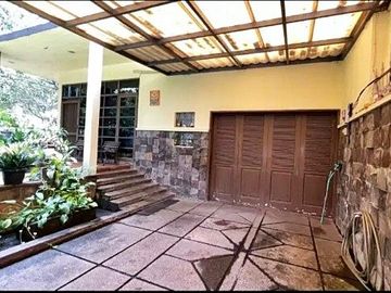 Rumah 2 Lt Depan Taman Dijual MURAH Di Pondok Indah Jaksel