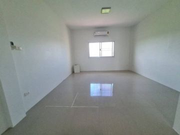 Commercial Building for Rent at Sri Arun Market Chiang Mai