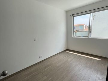 ELEGANTE Y MODERNA CASA