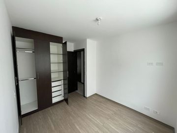 ELEGANTE Y MODERNA CASA