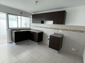 ELEGANTE Y MODERNA CASA