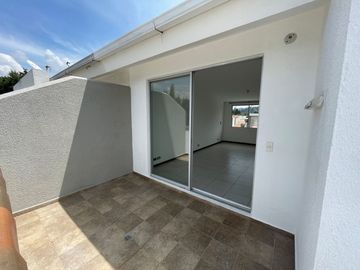 ELEGANTE Y MODERNA CASA