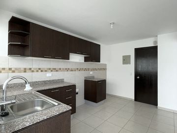 ELEGANTE Y MODERNA CASA