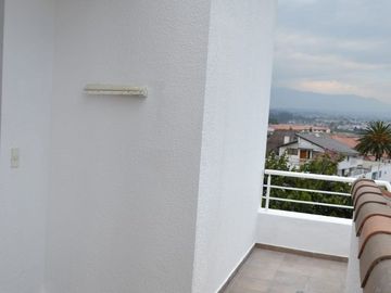ELEGANTE Y MODERNA CASA