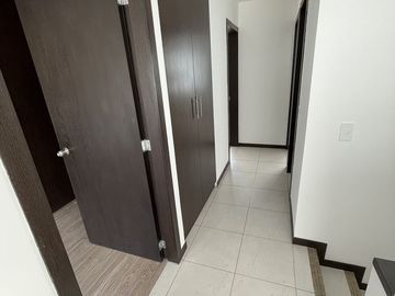 ELEGANTE Y MODERNA CASA