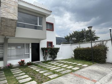 ELEGANTE Y MODERNA CASA