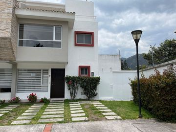 ELEGANTE Y MODERNA CASA