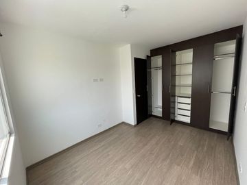 ELEGANTE Y MODERNA CASA