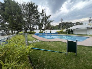 ELEGANTE Y MODERNA CASA