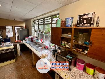 Amplia propiedad con vivienda y nave industrial de venta, Sector Cdla Católica