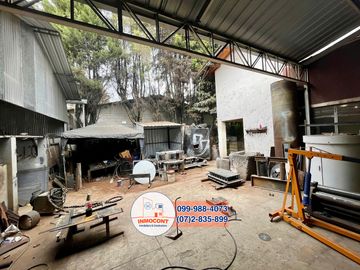 Amplia propiedad con vivienda y nave industrial de venta, Sector Cdla Católica