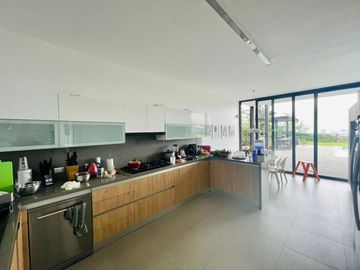 Venta impresionante residencia, a todo lujo. Casuarinas, Surco. la mejor zona de Surco. PARECE ESTRENO