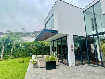 Venta impresionante residencia, a todo lujo. Casuarinas, Surco. la mejor zona de Surco. PARECE ESTRENO