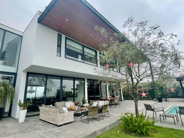 Venta impresionante residencia, a todo lujo. Casuarinas, Surco. la mejor zona de Surco. PARECE ESTRENO
