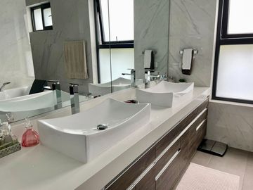 Venta impresionante residencia, a todo lujo. Casuarinas, Surco. la mejor zona de Surco. PARECE ESTRENO