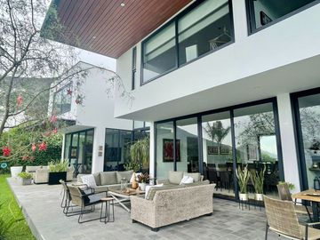Venta impresionante residencia, a todo lujo. Casuarinas, Surco. la mejor zona de Surco. PARECE ESTRENO