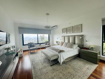 Venta impresionante residencia, a todo lujo. Casuarinas, Surco. la mejor zona de Surco. PARECE ESTRENO