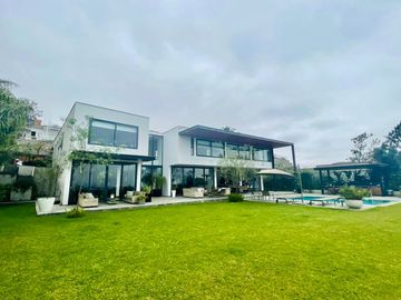 Venta impresionante residencia, a todo lujo. Casuarinas, Surco. la mejor zona de Surco. PARECE ESTRENO