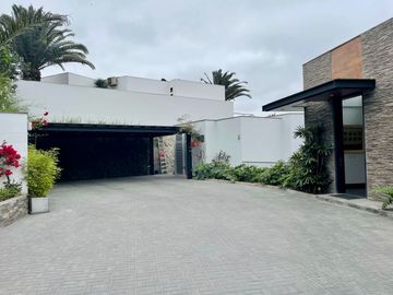 Venta impresionante residencia, a todo lujo. Casuarinas, Surco. la mejor zona de Surco. PARECE ESTRENO
