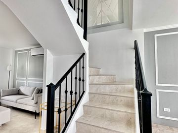 Venta de Casa por Estrenar en la Urb. Casa Laguna, etapa Paradisa cerca del C.C Riocentro El Dorado.