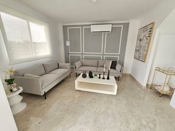 Venta de Casa por Estrenar en la Urb. Casa Laguna, etapa Paradisa cerca del C.C Riocentro El Dorado.