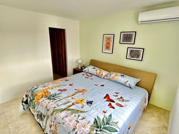 Venta de Casa por Estrenar en la Urb. Casa Laguna, etapa Paradisa cerca del C.C Riocentro El Dorado.