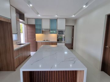 VTG - FOR SALE: 4 Bedroom House in Science Ville, Parañaque