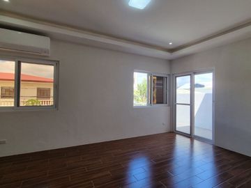 VTG - FOR SALE: 4 Bedroom House in Science Ville, Parañaque