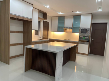 VTG - FOR SALE: 4 Bedroom House in Science Ville, Parañaque