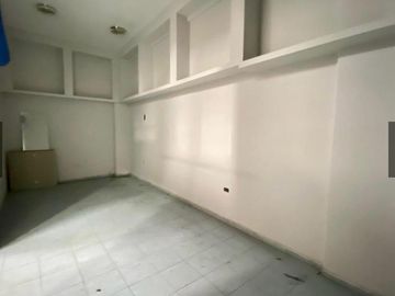 Local comercial 118 de 9 mt Primer piso en Gamarra